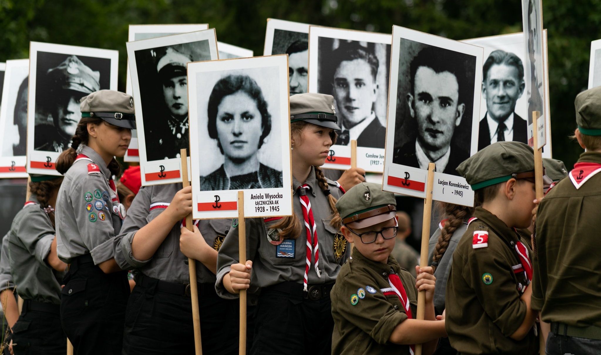 Na Wzgórzu Krzyży w Gibach, miejscu upamiętniającym pomordowanych podczas Obławy Augustowskiej, o...